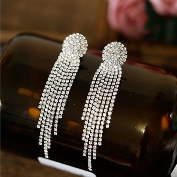 Tassel Earrings (clip on)
(New) - Picture 3 of 10